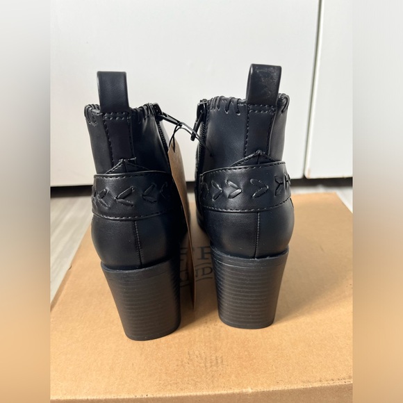 Women’s Frye and Co. stacked heel booties. NWT. Western look - Picture 6 of 8